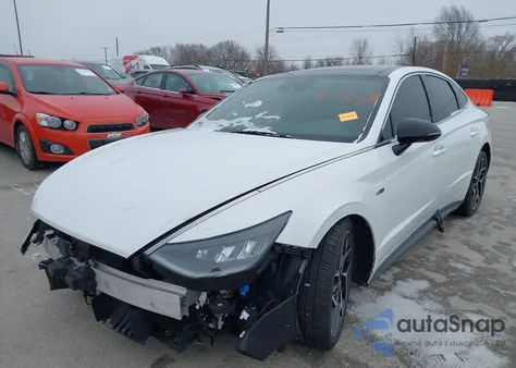 2021 Hyundai Sonata N Line z USA, uszkodzony, nr VIN 5NPEK4JC8MH110576